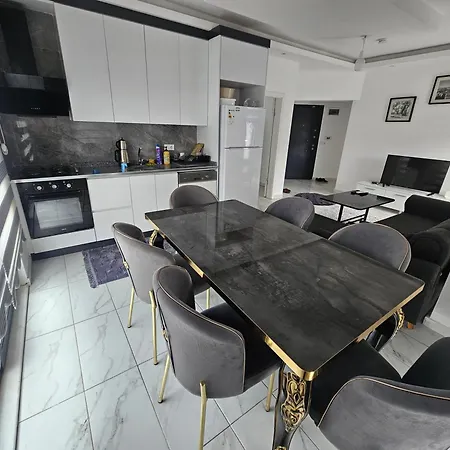 Daire Paradise Garden Sitesi 3 Havuzlu Eşyalı Kişi Fiyatı Değil Fiyatı